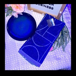 Place & Time Summer Reactive Appetizer Plate - Colt Blue
And Hand Towl